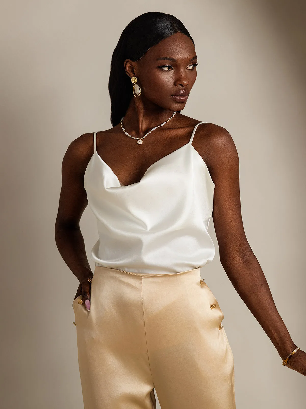 19 Momme zijden spaghetti-bandjes cowl-hals camisoletop