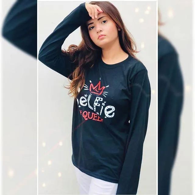 Black Selfie Queen Printed T-shirt For Womens