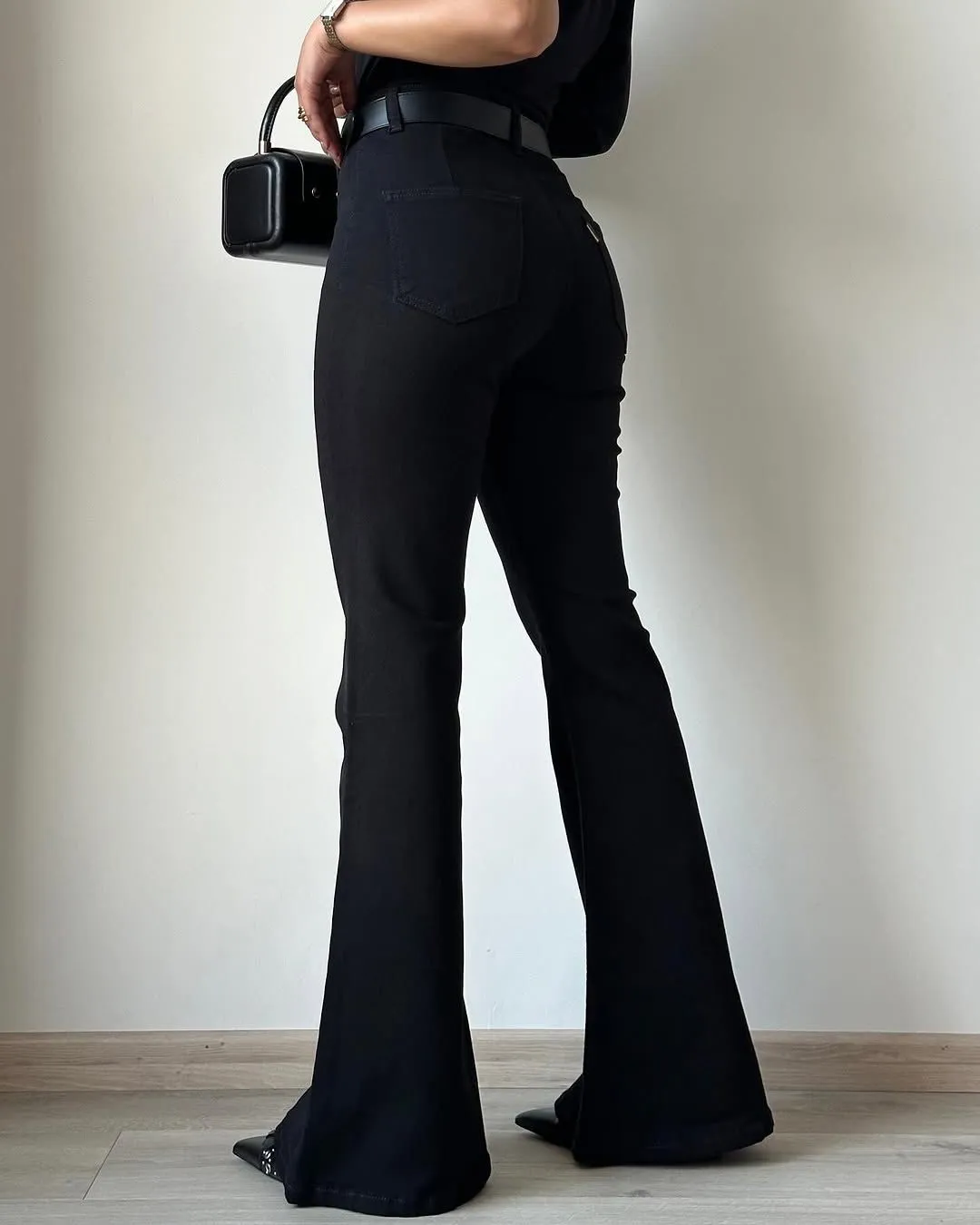 BOOTCUT JEANS