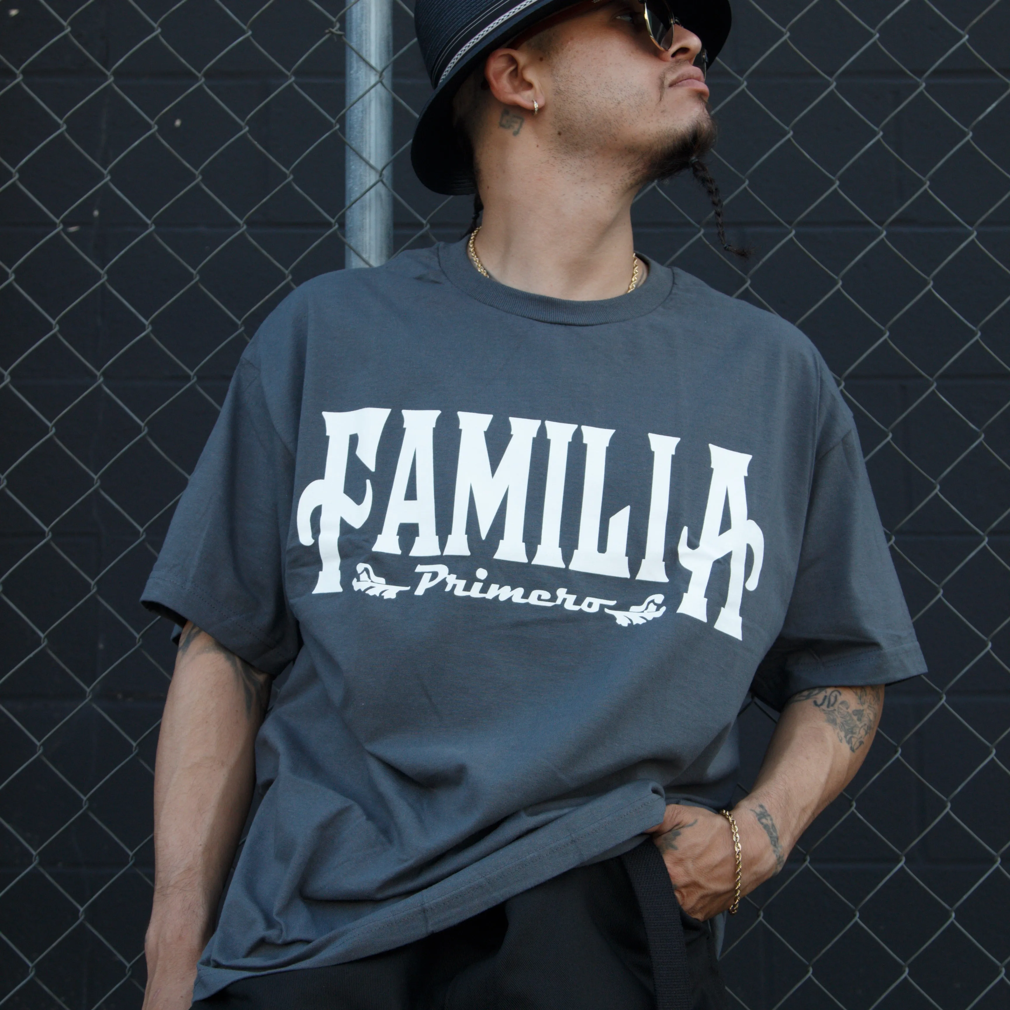 Familia Primero Classic Tee (Charcoal Grey)