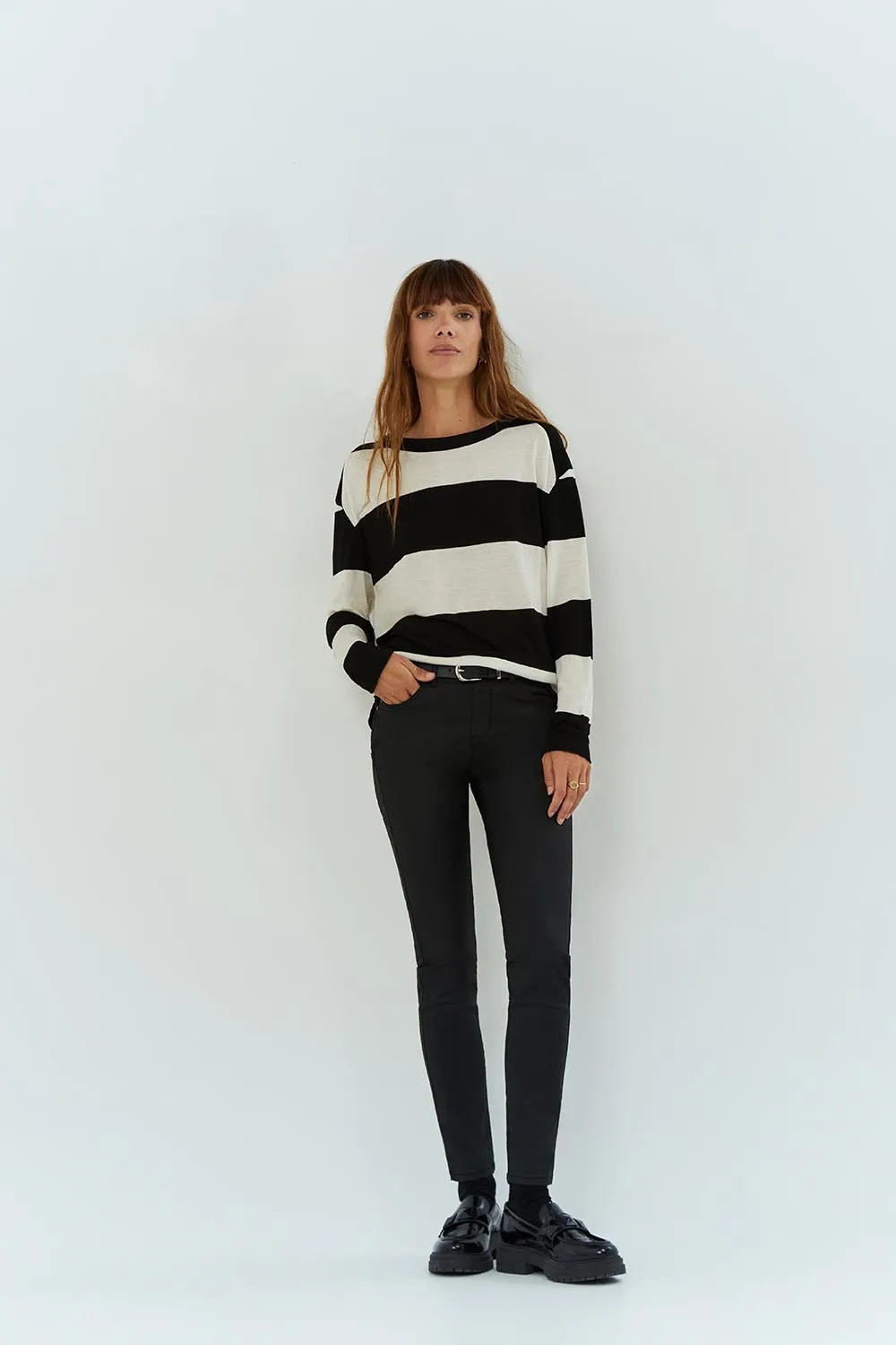 LE INDI - Slim push-up noir enduit