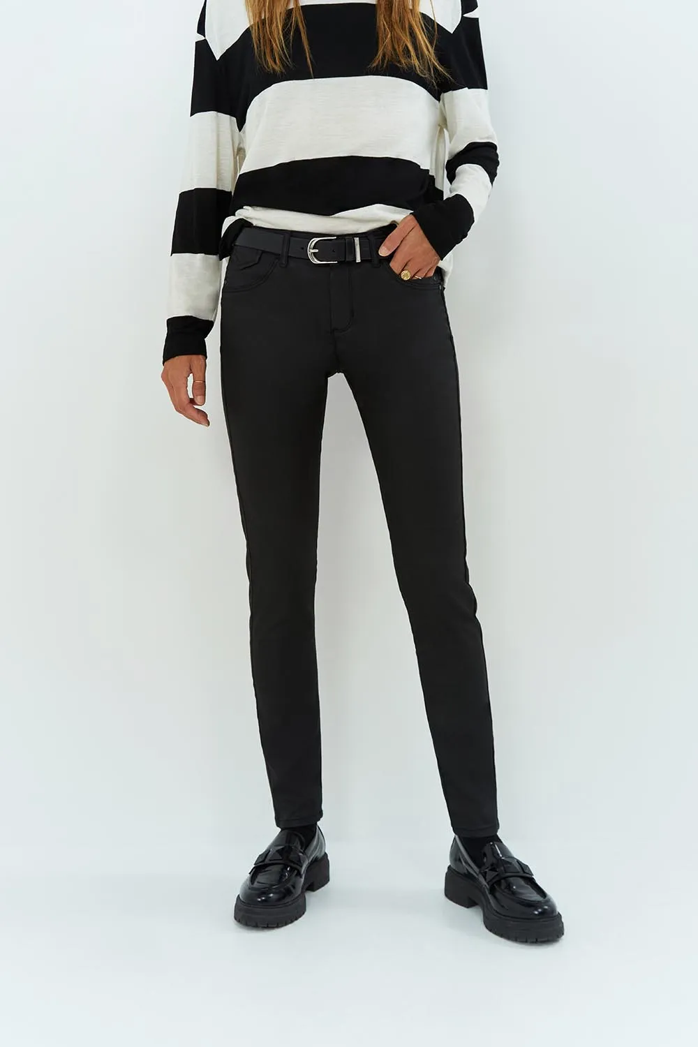 LE INDI - Slim push-up noir enduit