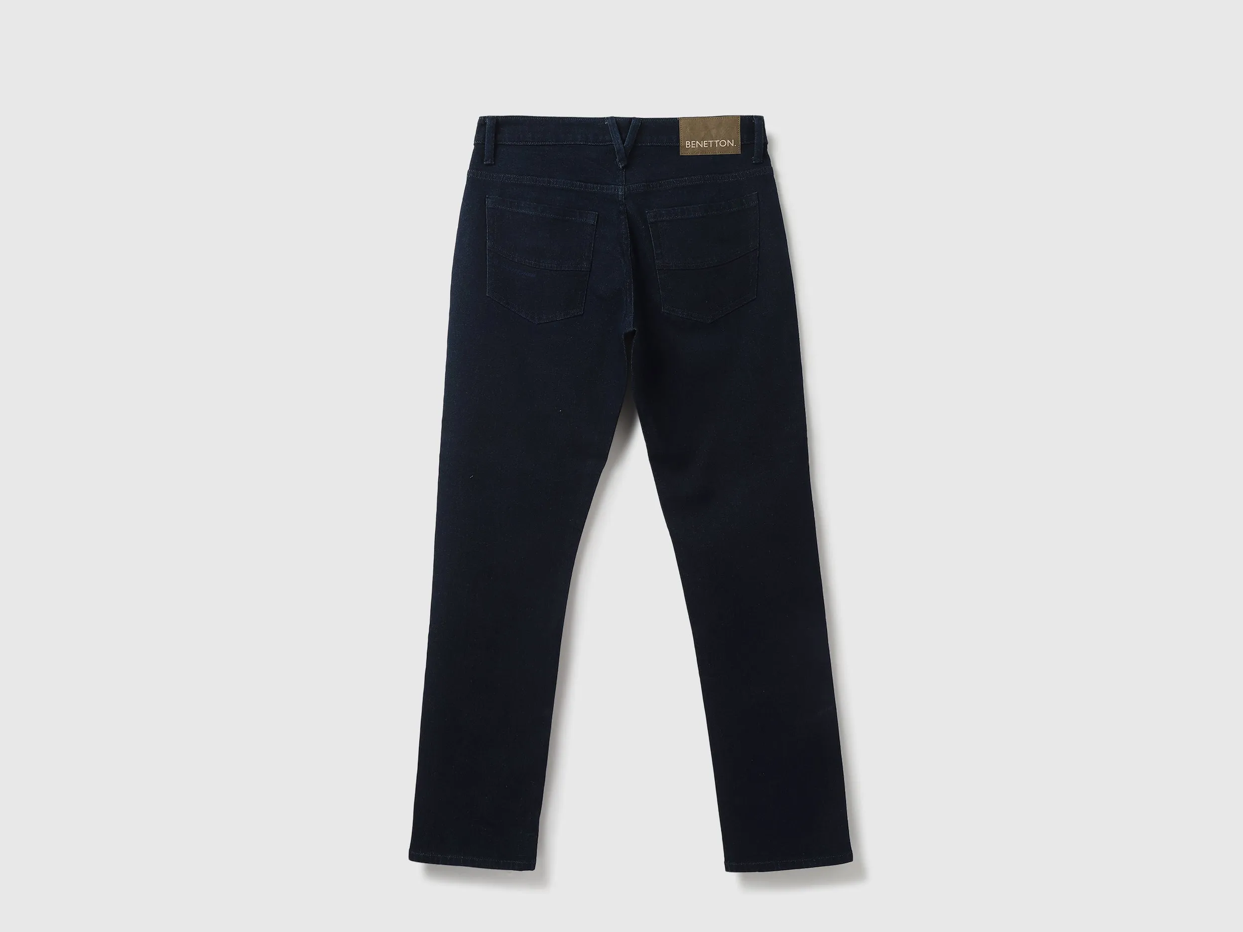 Men Solid Slim Straight Jeans