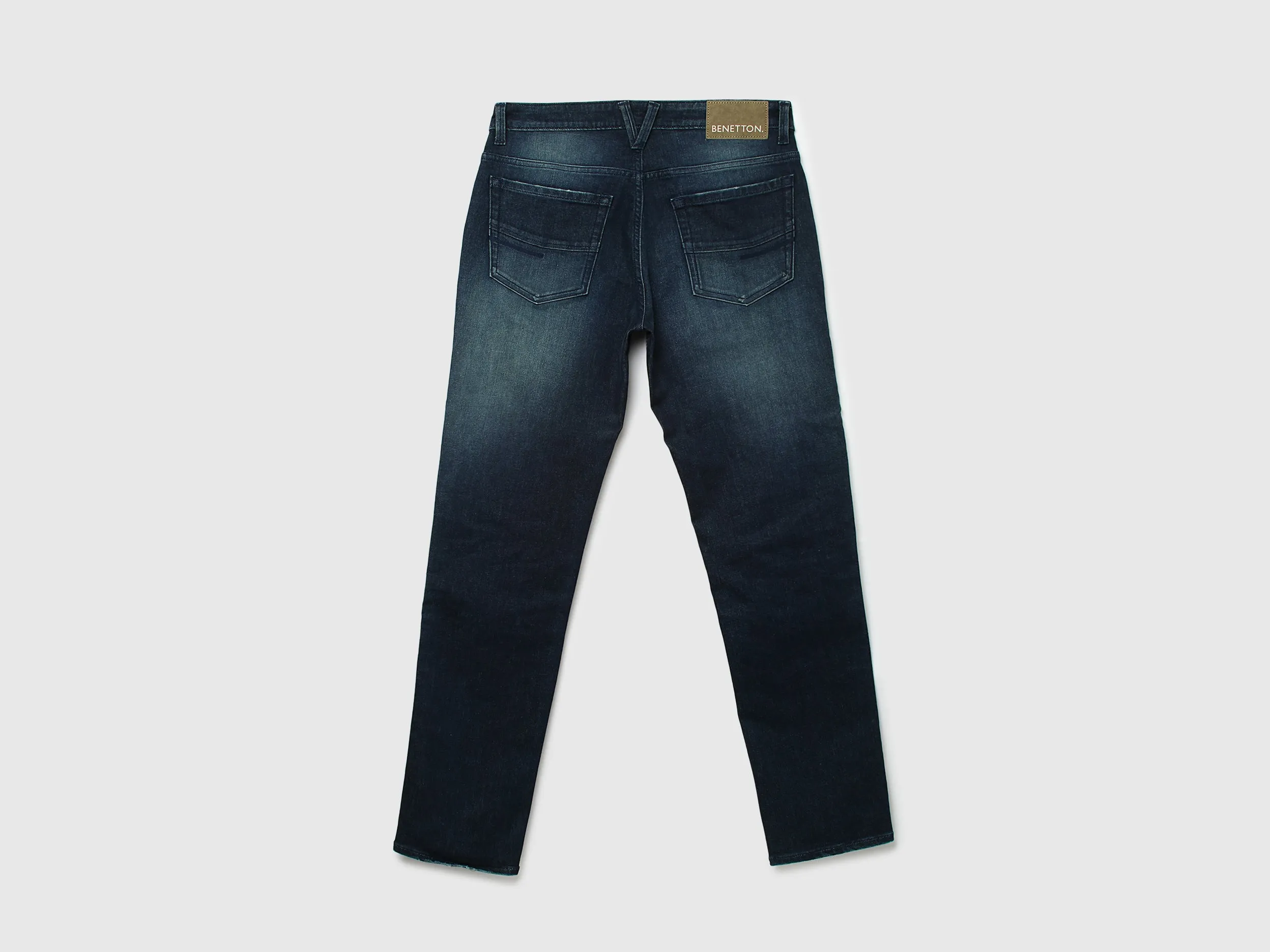 Men Solid Slim Straight Jeans
