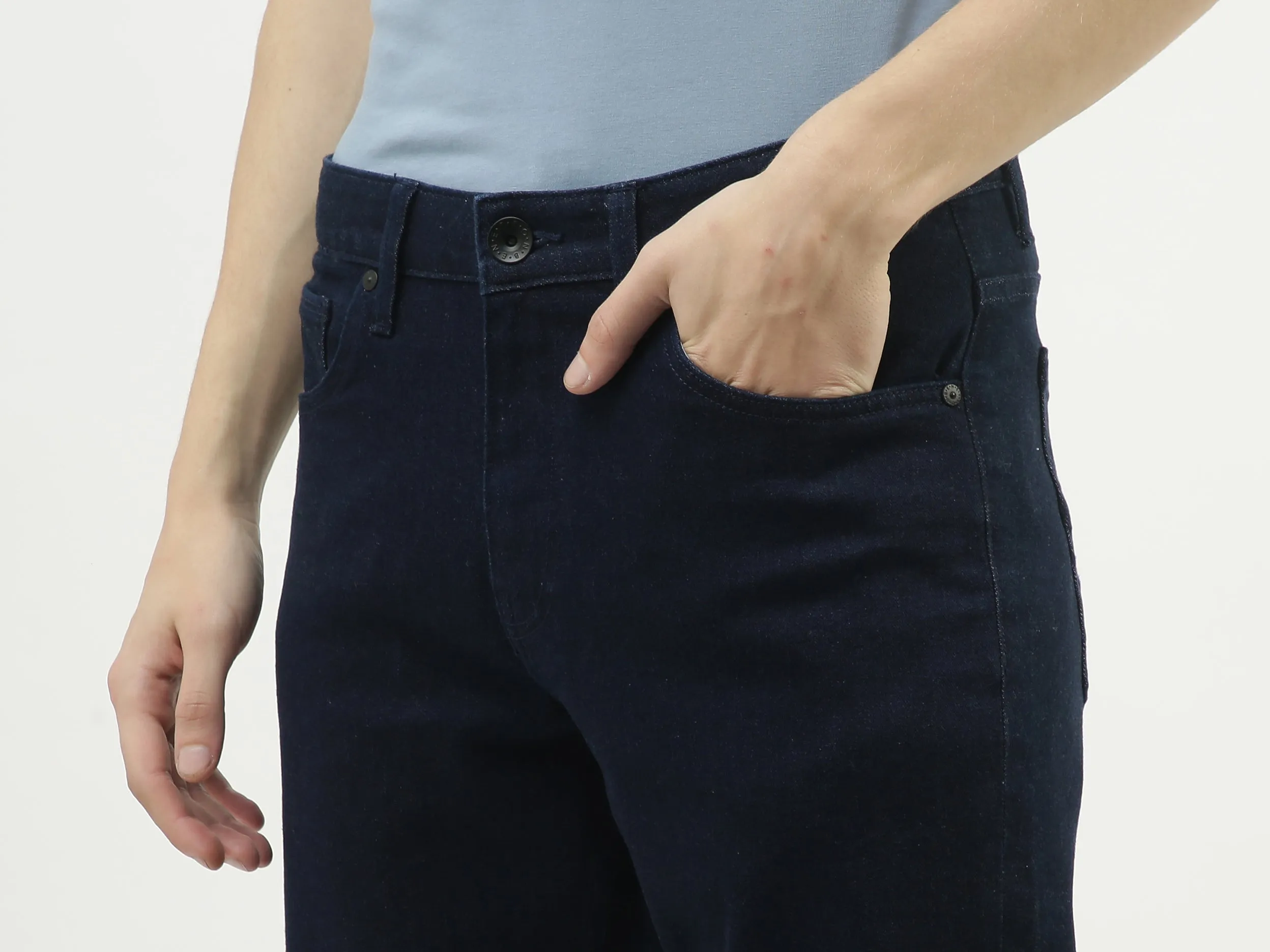 Men Solid Slim Straight Jeans