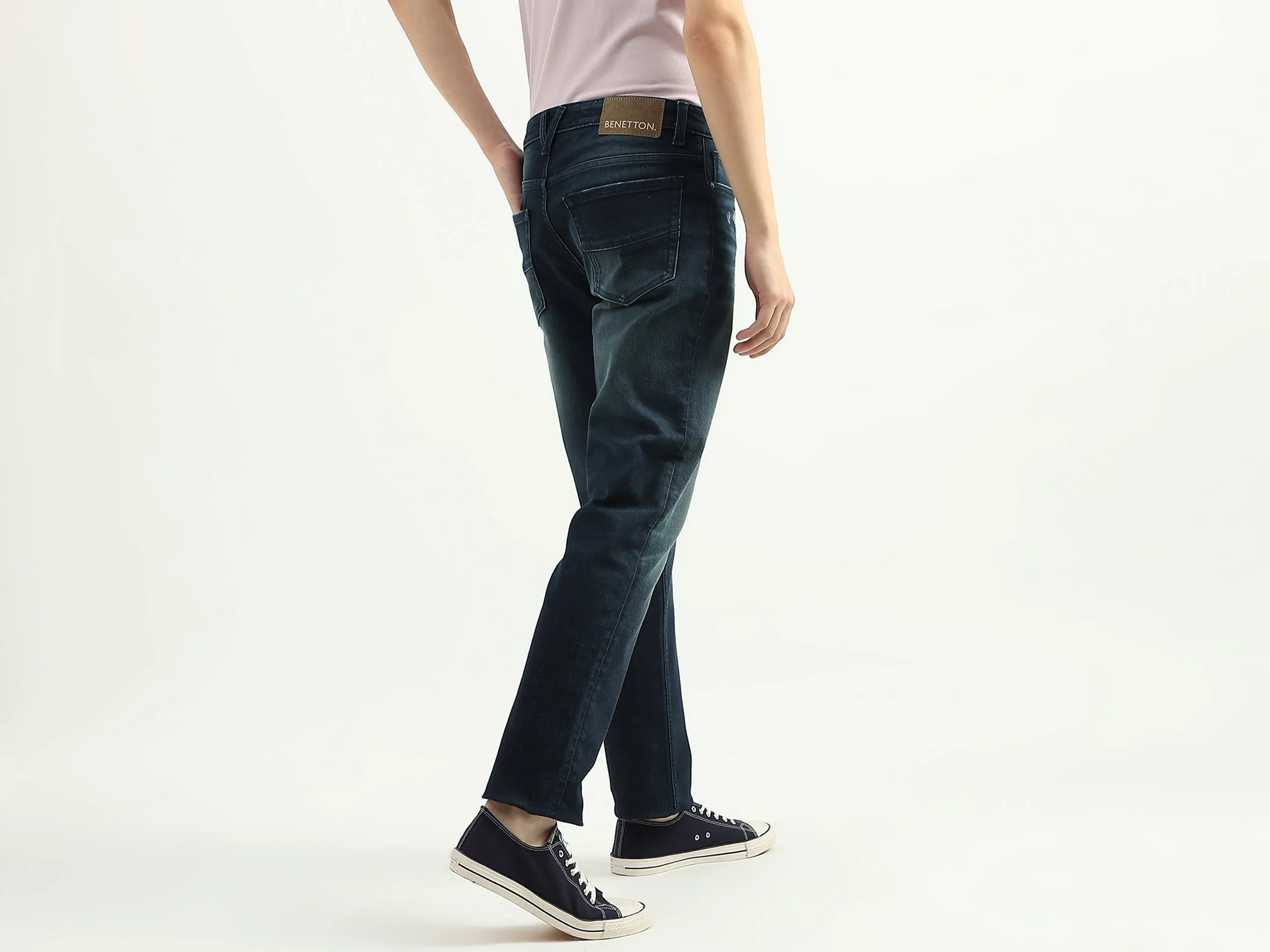 Men Solid Slim Straight Jeans
