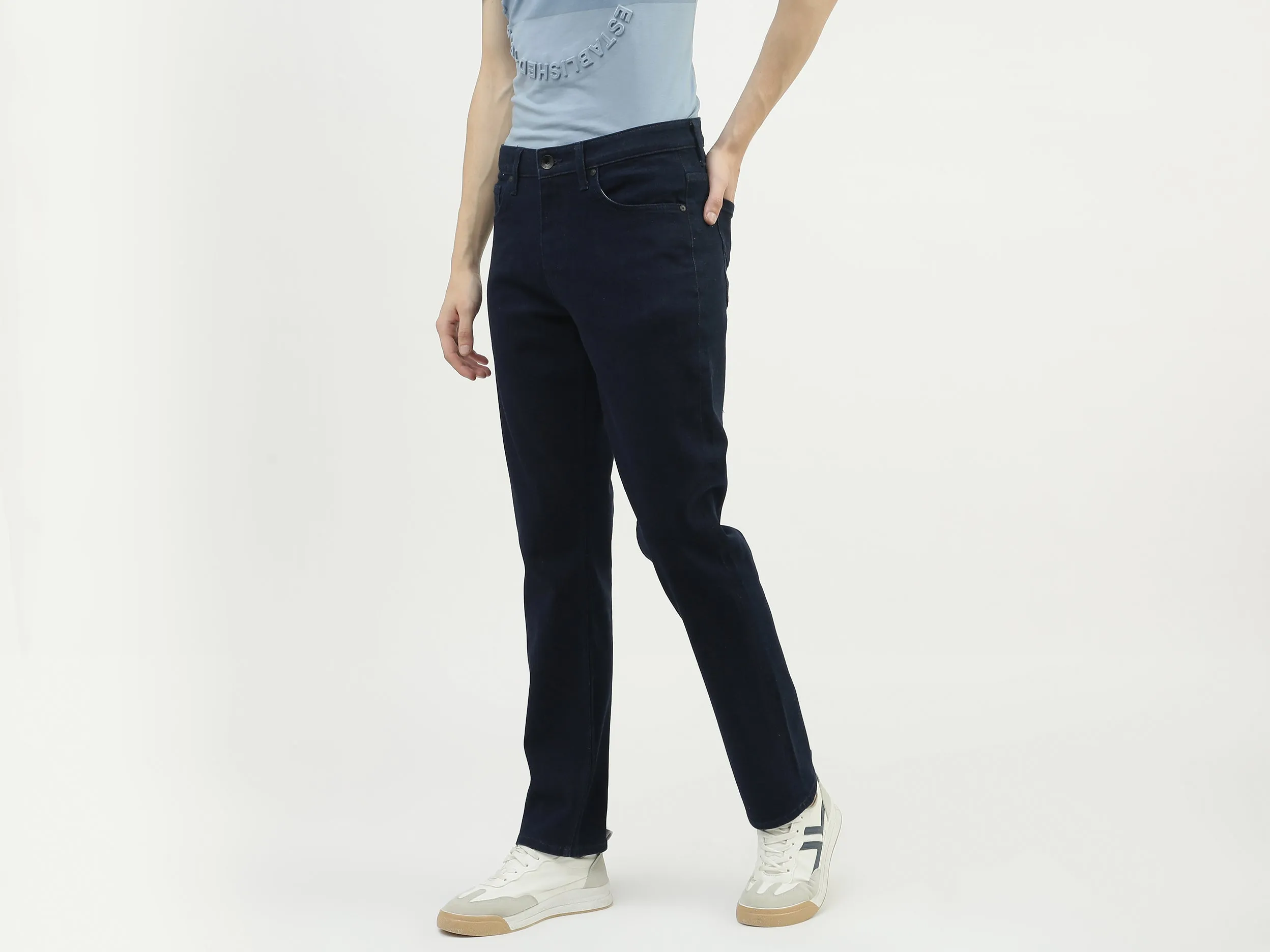 Men Solid Slim Straight Jeans