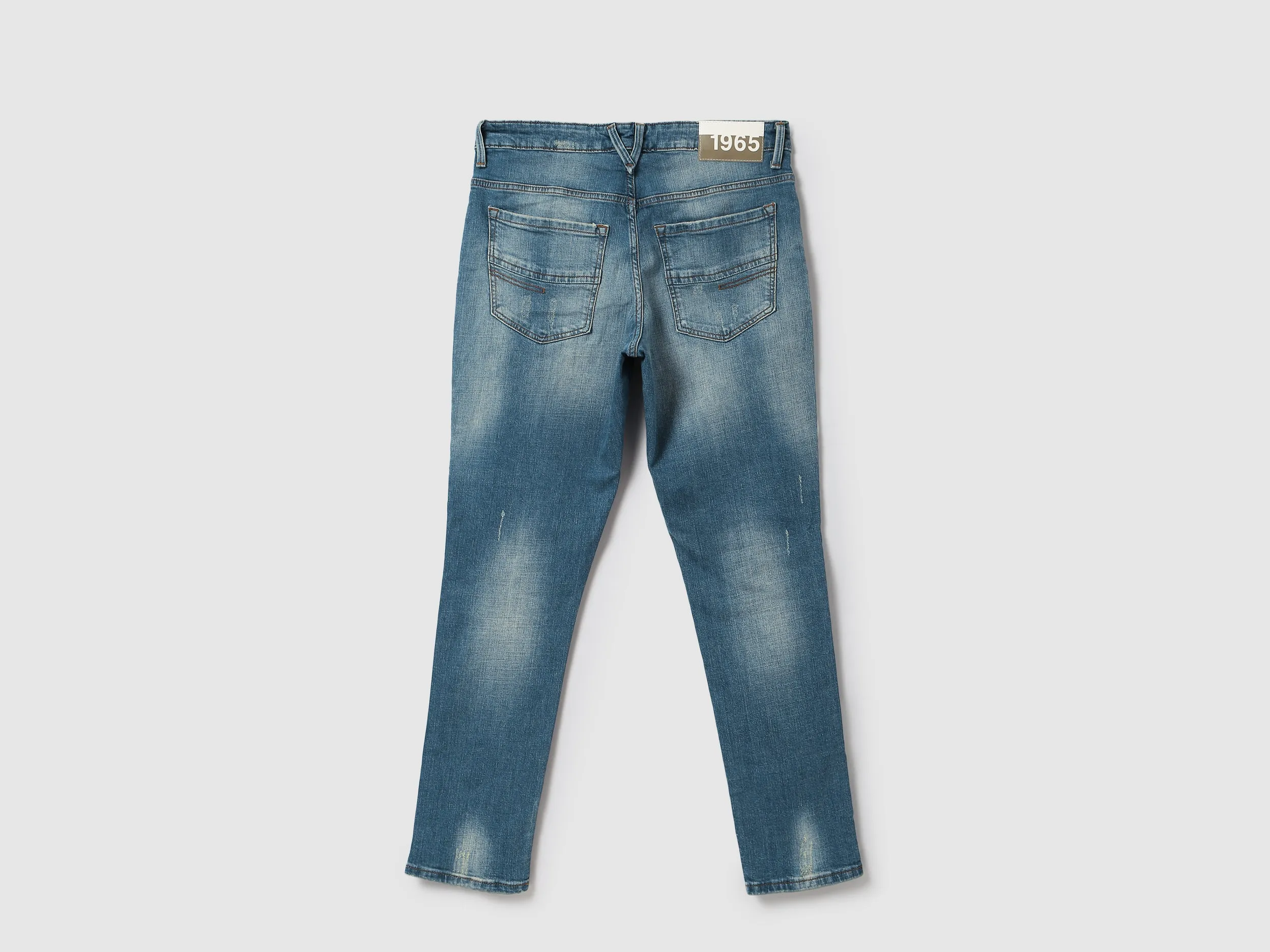 Men Solid Slim Tapered Fit Jeans