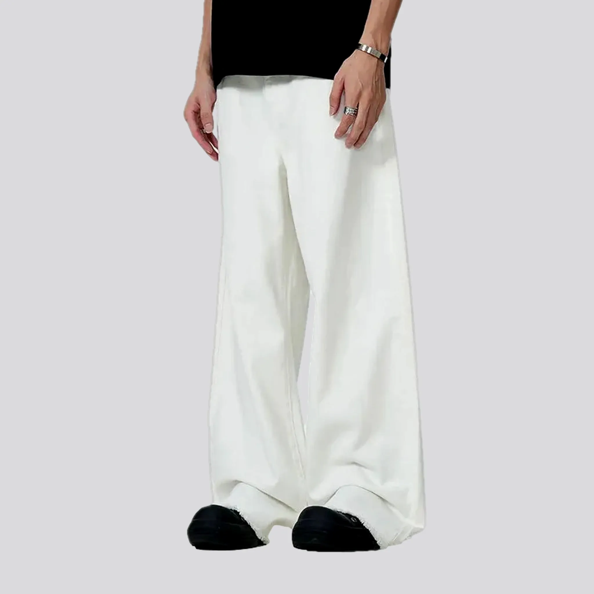 Monochrome style slouchy men's denim pants