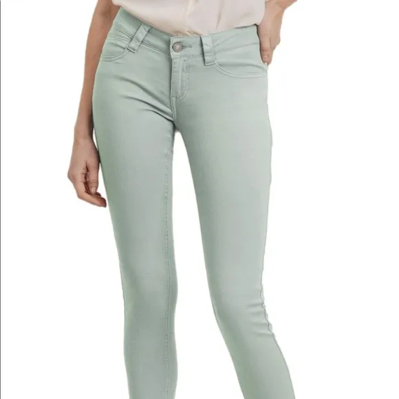 NWT Sarina Milky Green Skinny Jeans