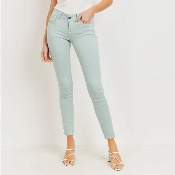 NWT Sarina Milky Green Skinny Jeans