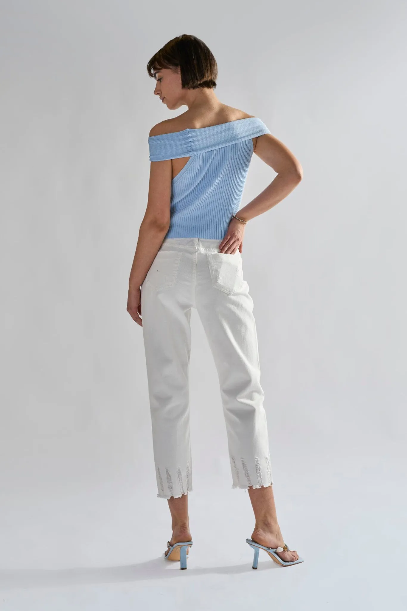 Off-White Ripped Cropped-Jeans