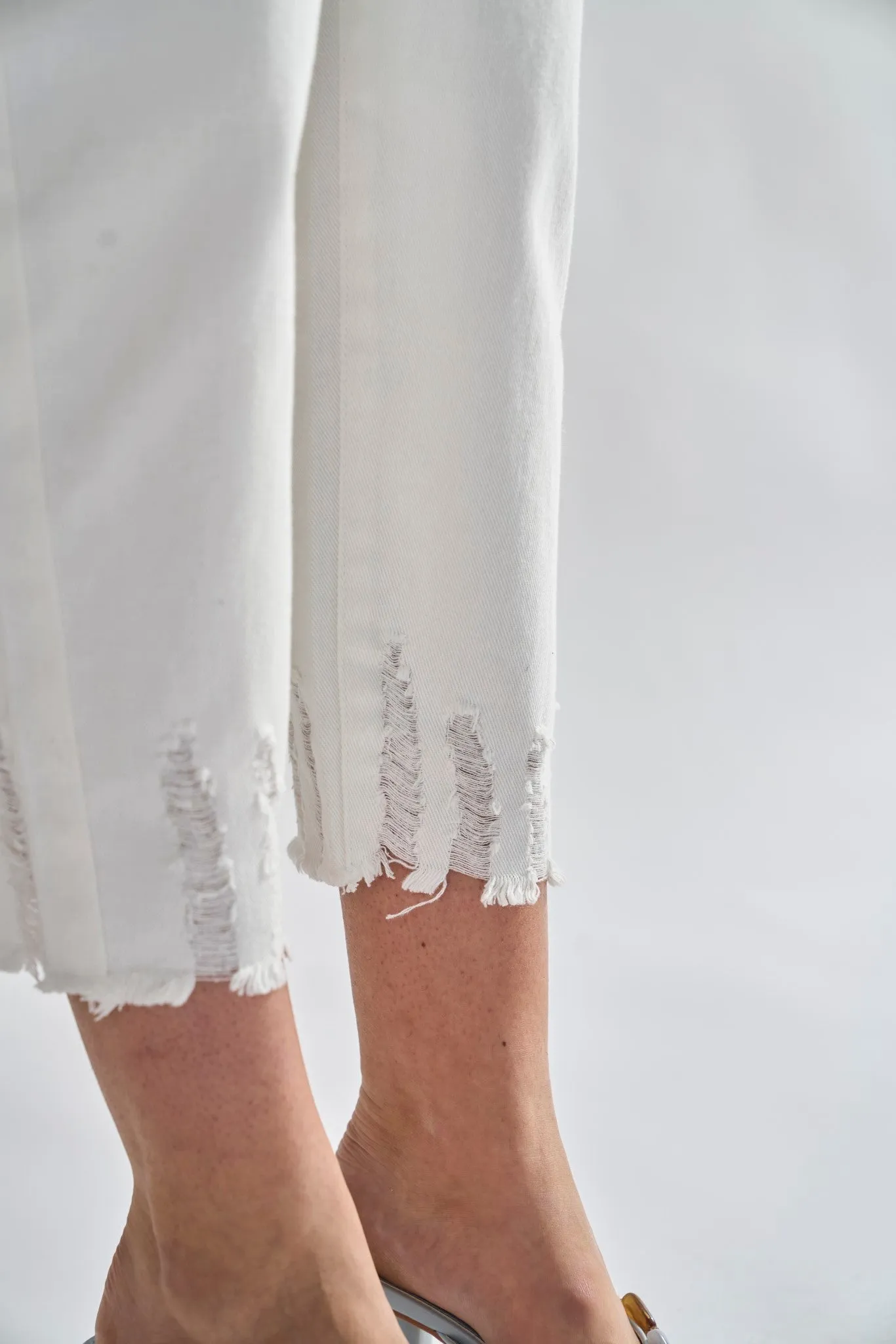 Off-White Ripped Cropped-Jeans