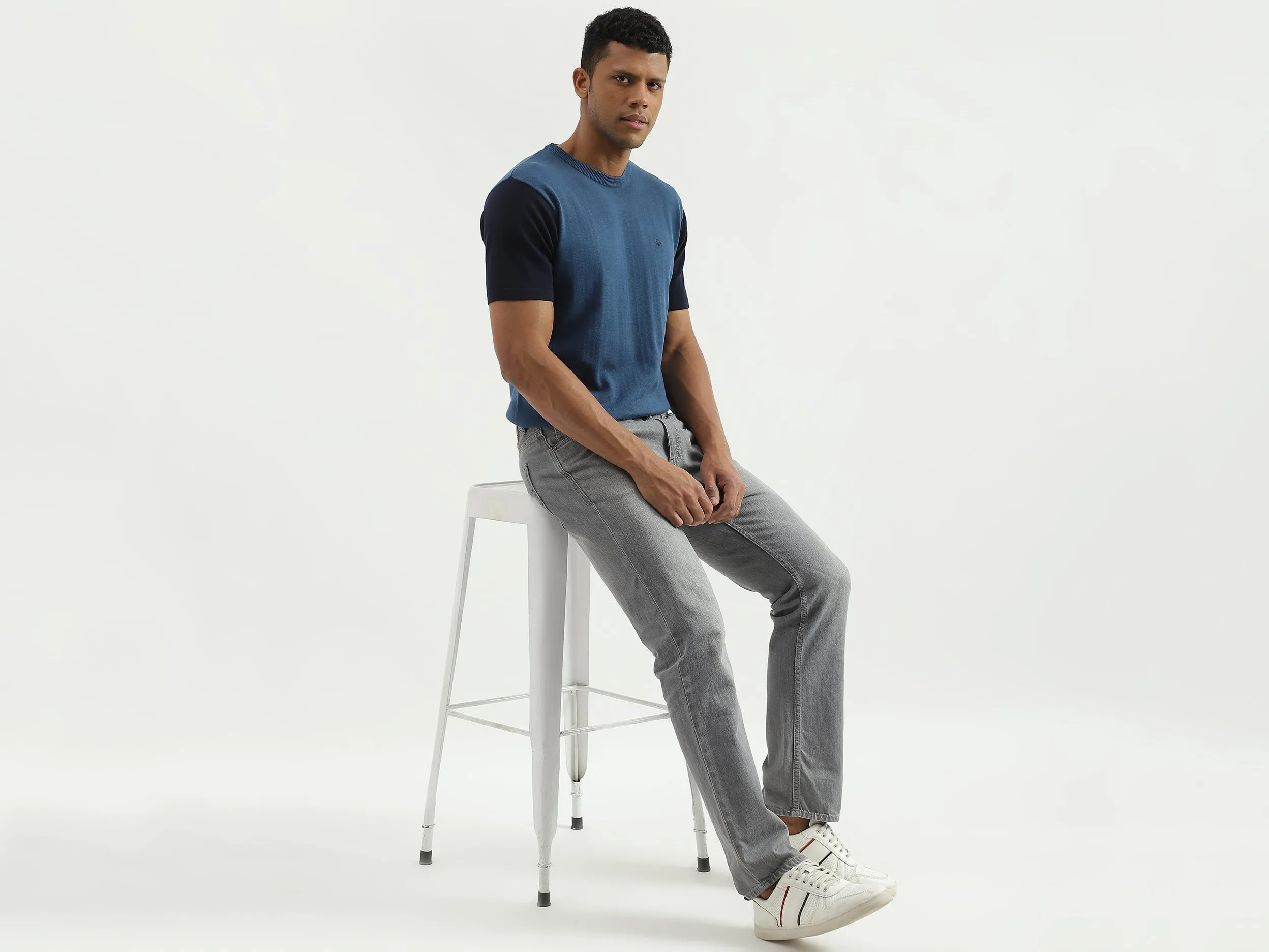 Regular Fit Round Neck Colourblocked Sweater