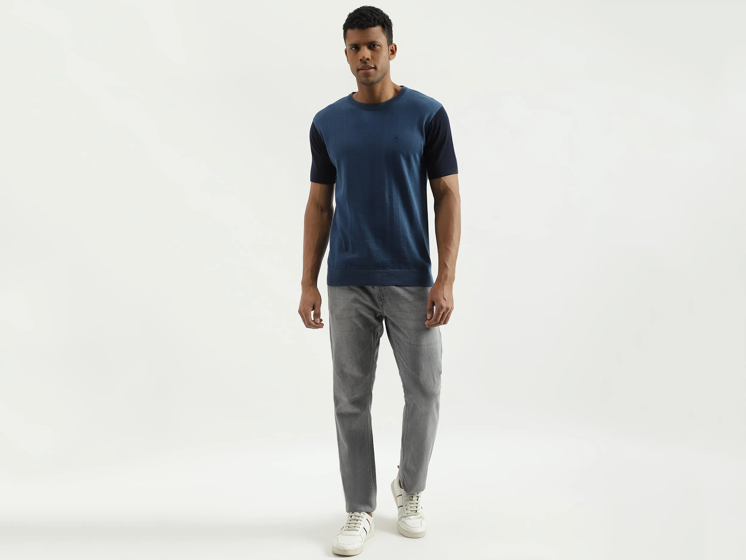Regular Fit Round Neck Colourblocked Sweater