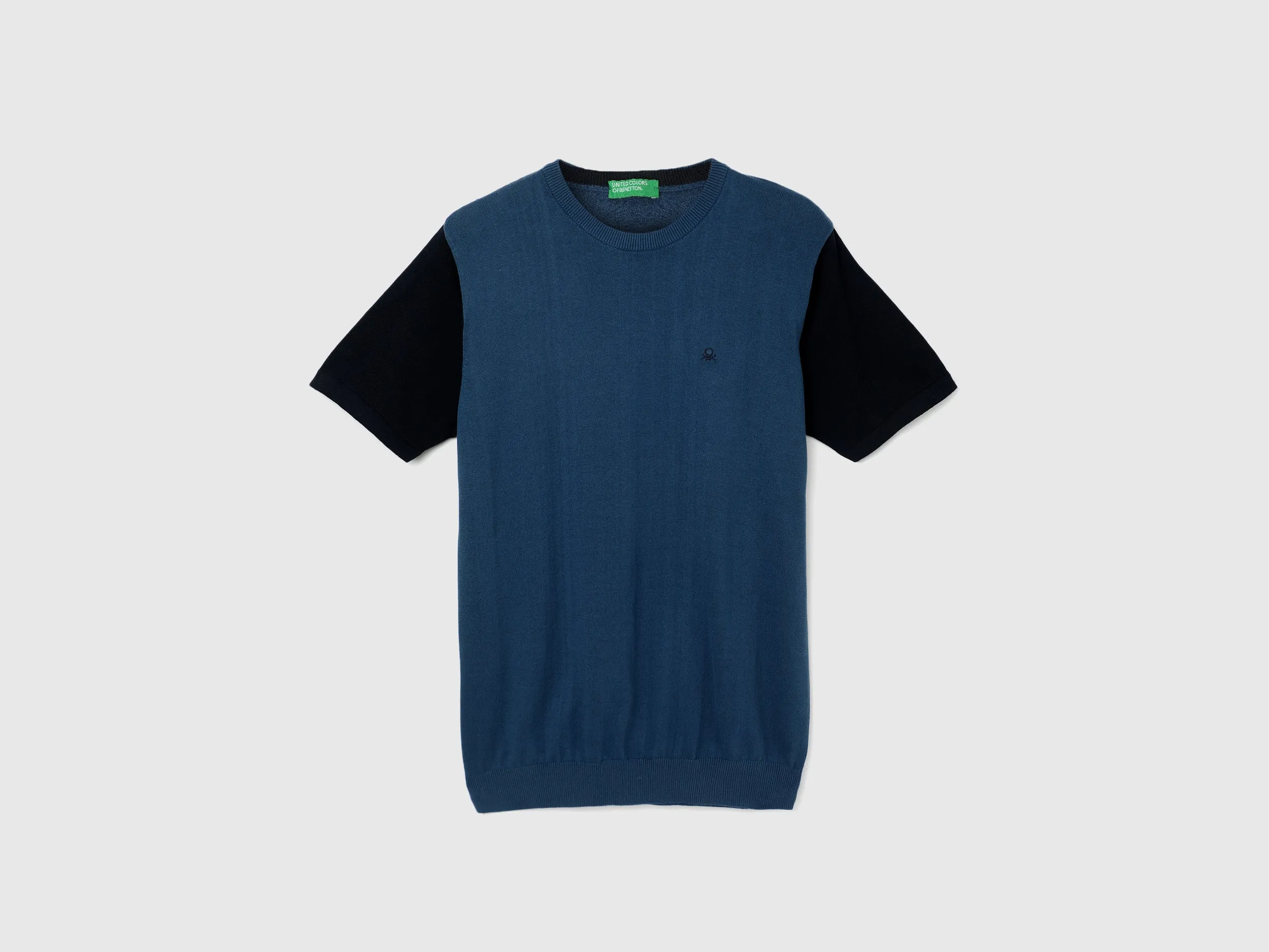 Regular Fit Round Neck Colourblocked Sweater