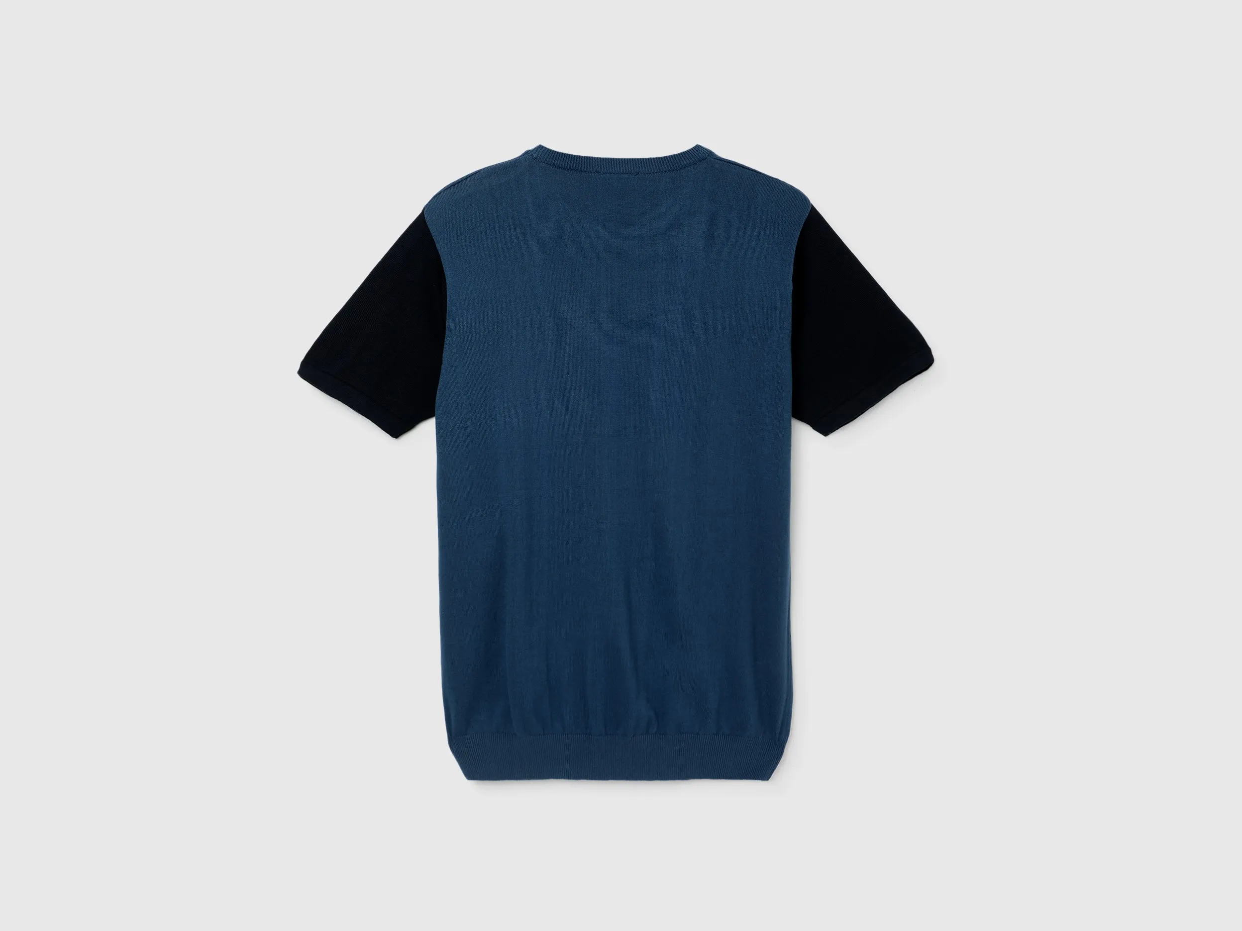 Regular Fit Round Neck Colourblocked Sweater