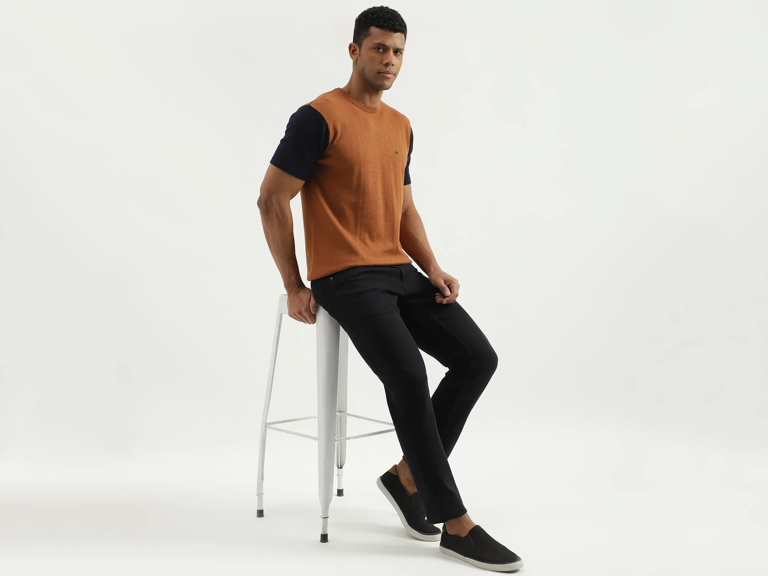 Regular Fit Round Neck Colourblocked Sweater