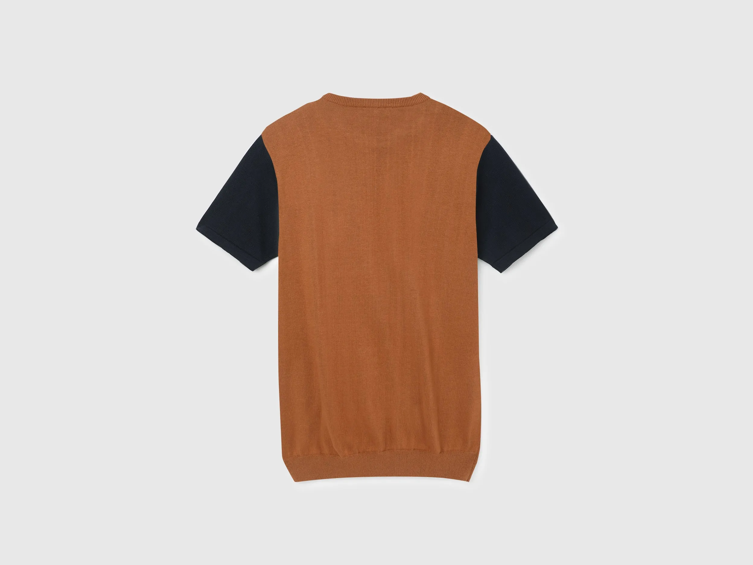 Regular Fit Round Neck Colourblocked Sweater
