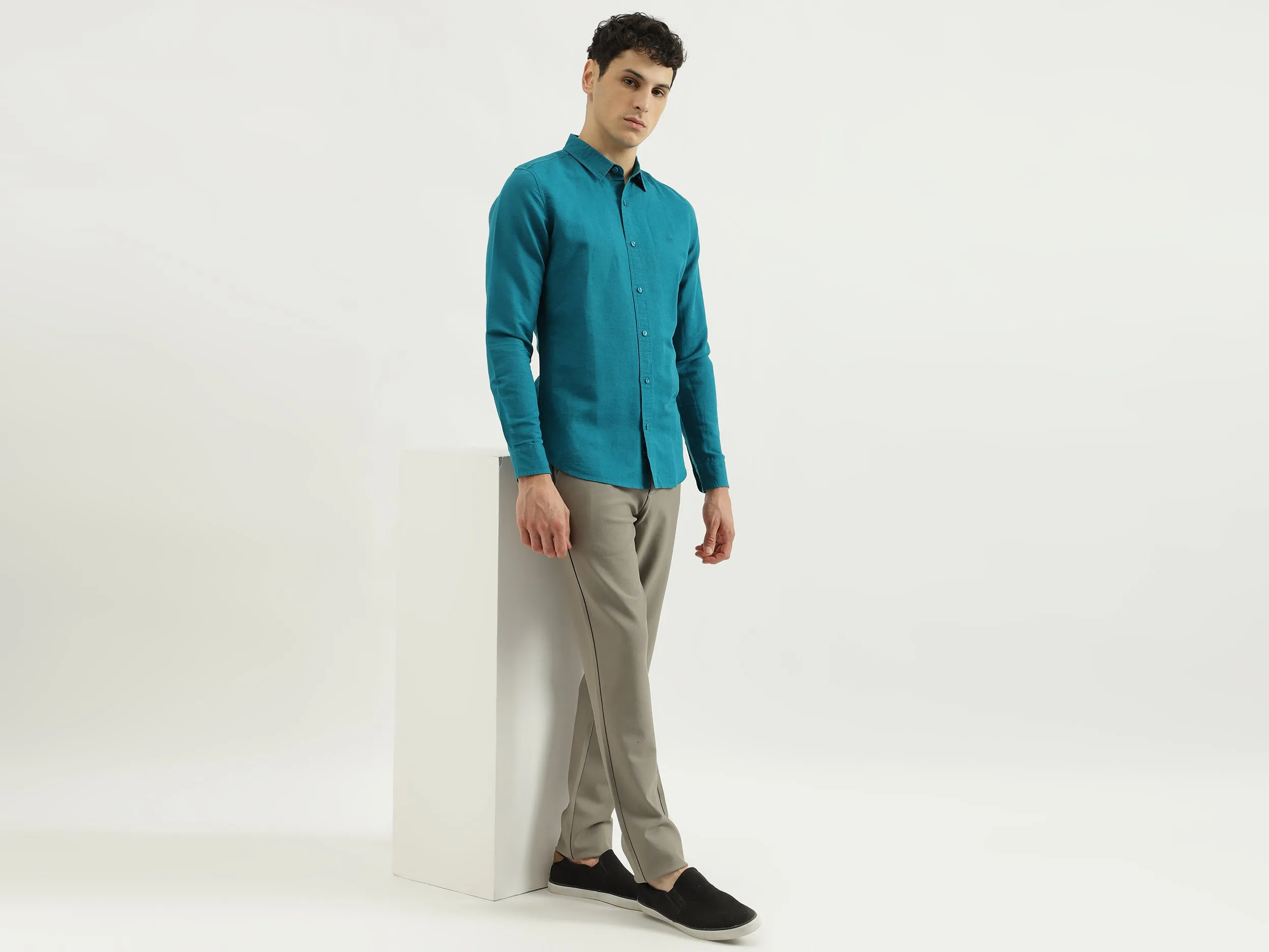 Slim Spread Collar Solid Shirts