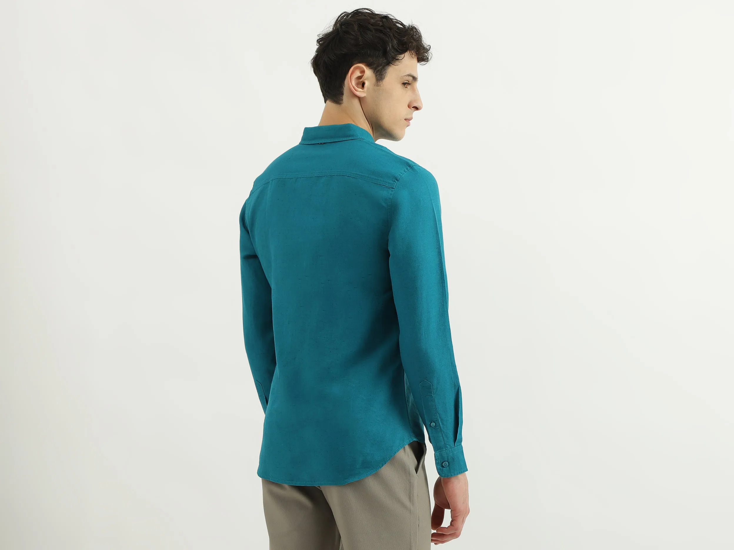 Slim Spread Collar Solid Shirts