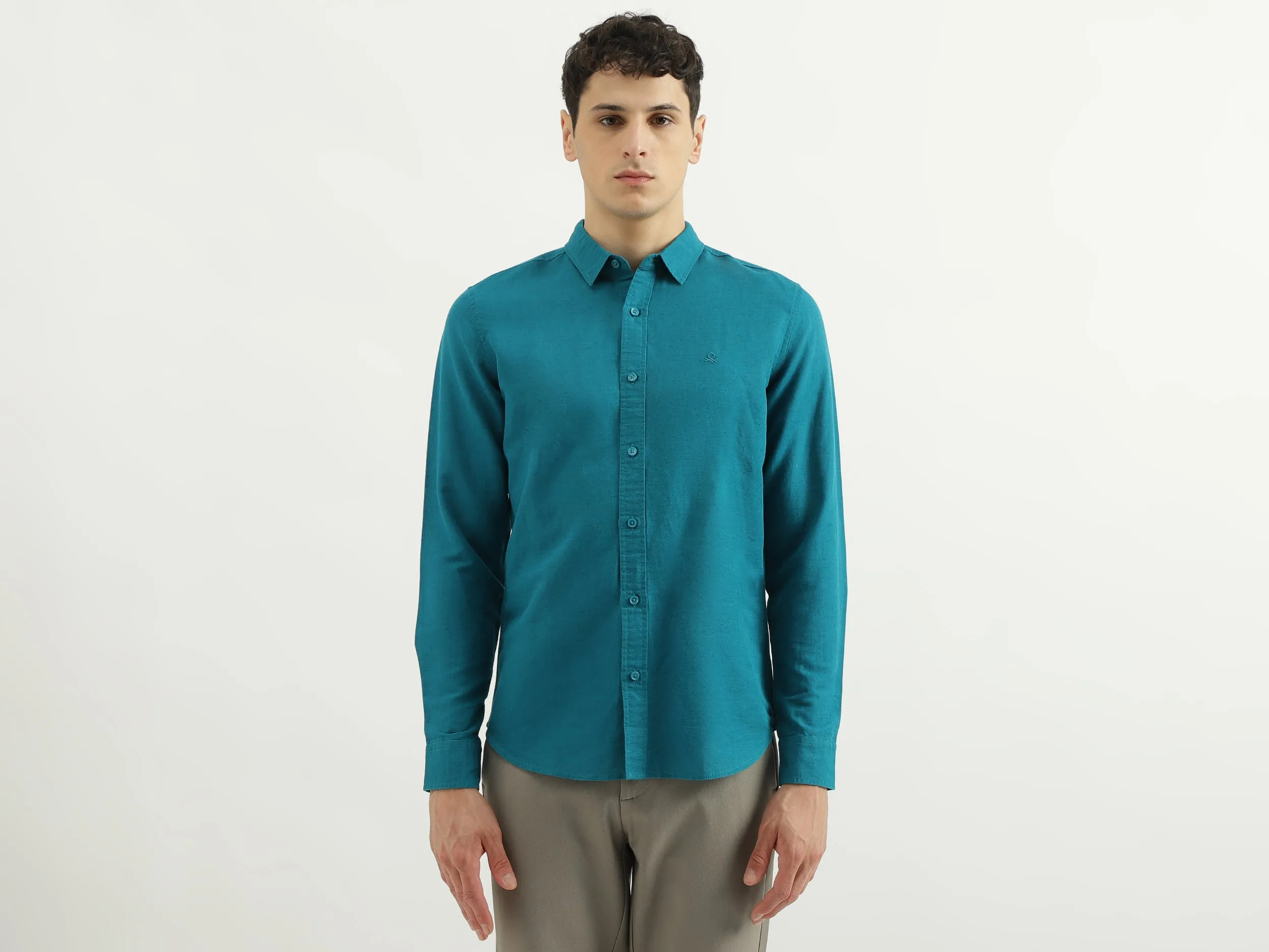 Slim Spread Collar Solid Shirts