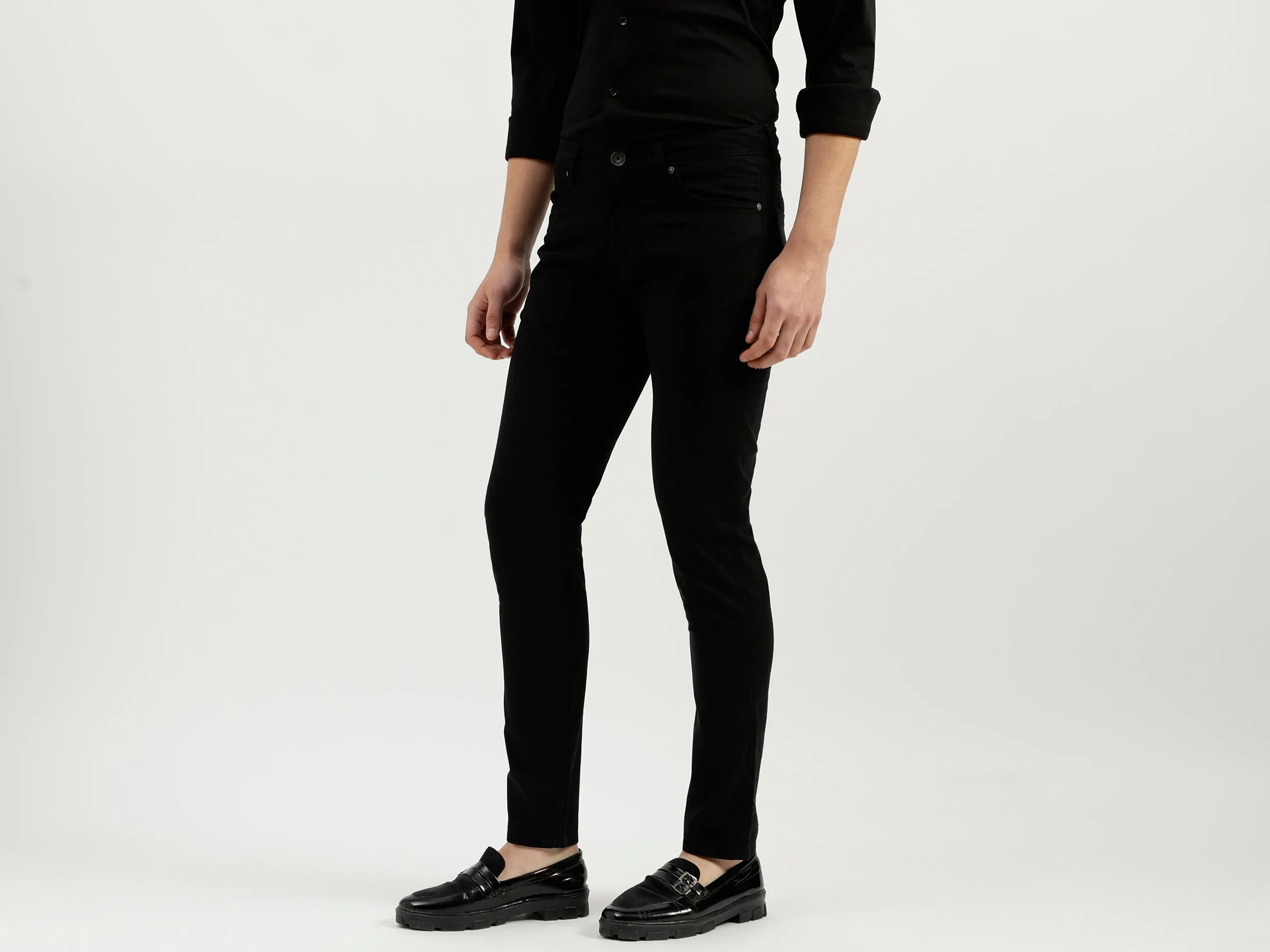 Solid Pattern Slim Fit Jeans