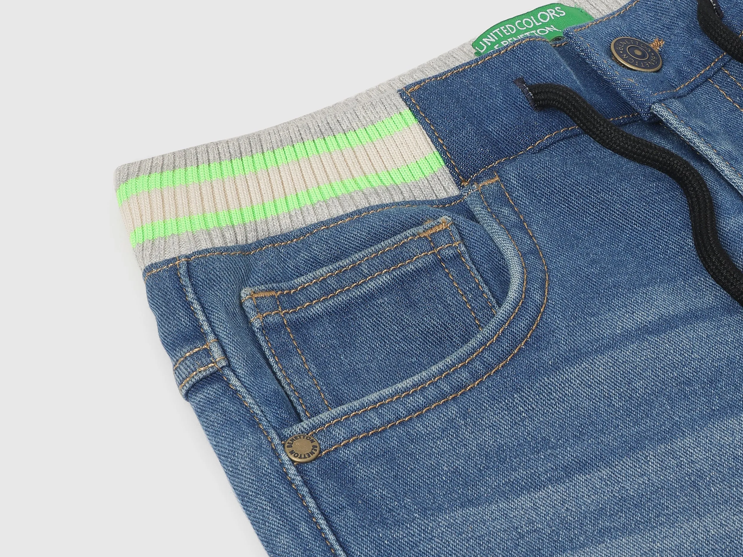 Solid Regular Fit Jeans