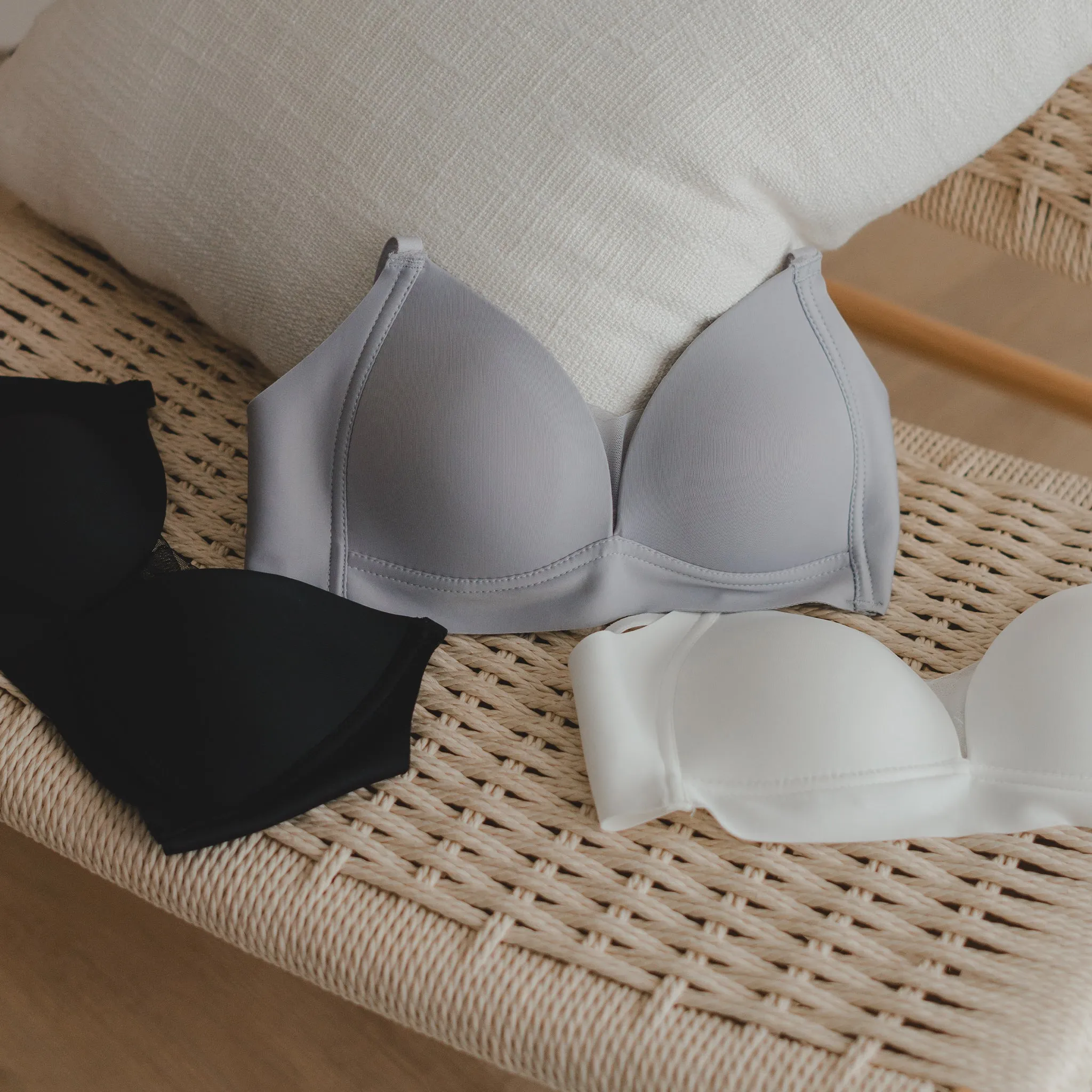 Timeless Essential! Mesh Lightly-Lined Seamless Wireless T-Shirt Bra in Moonstone