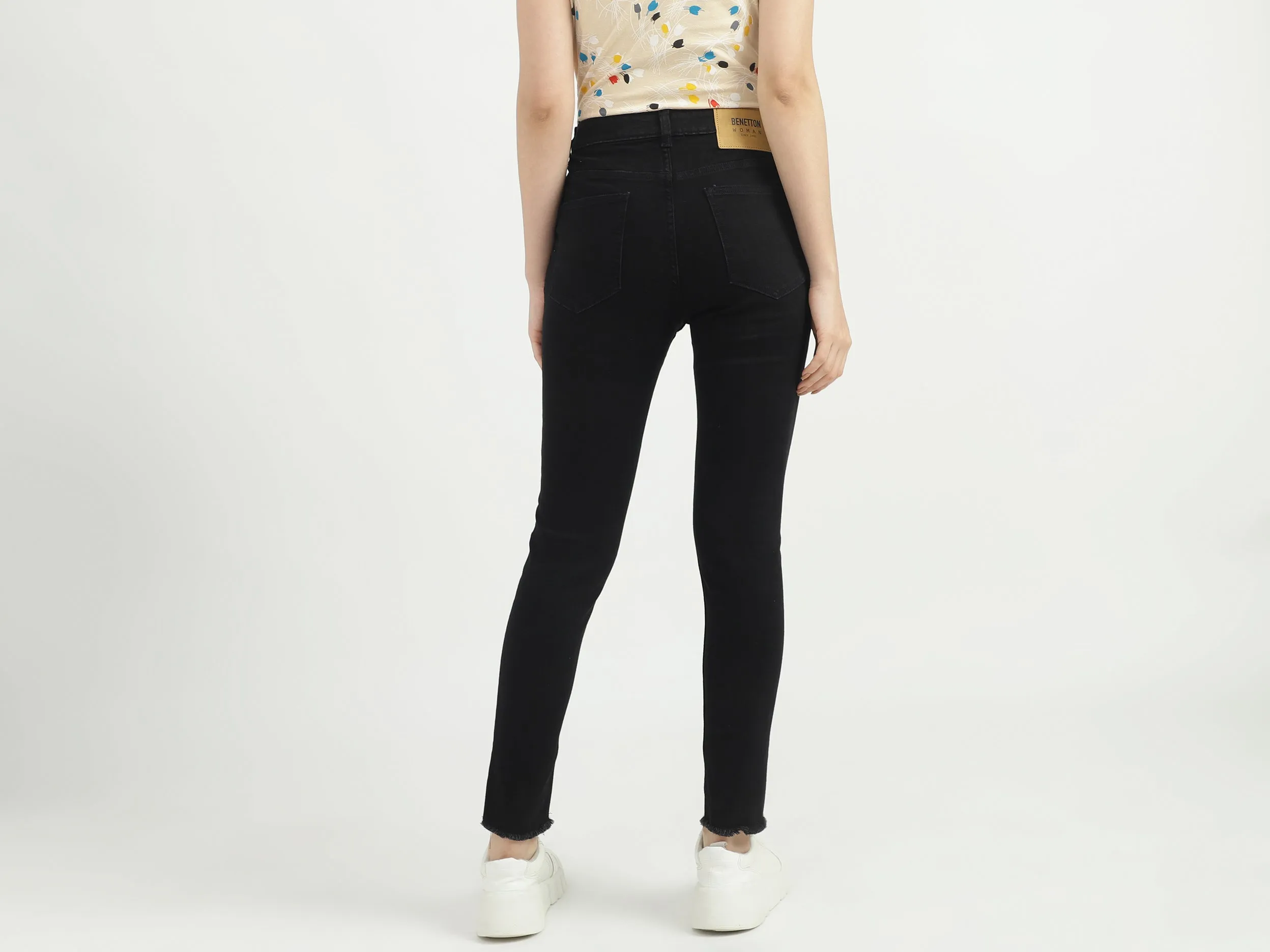 Women Solid Skinny Fit Jeans