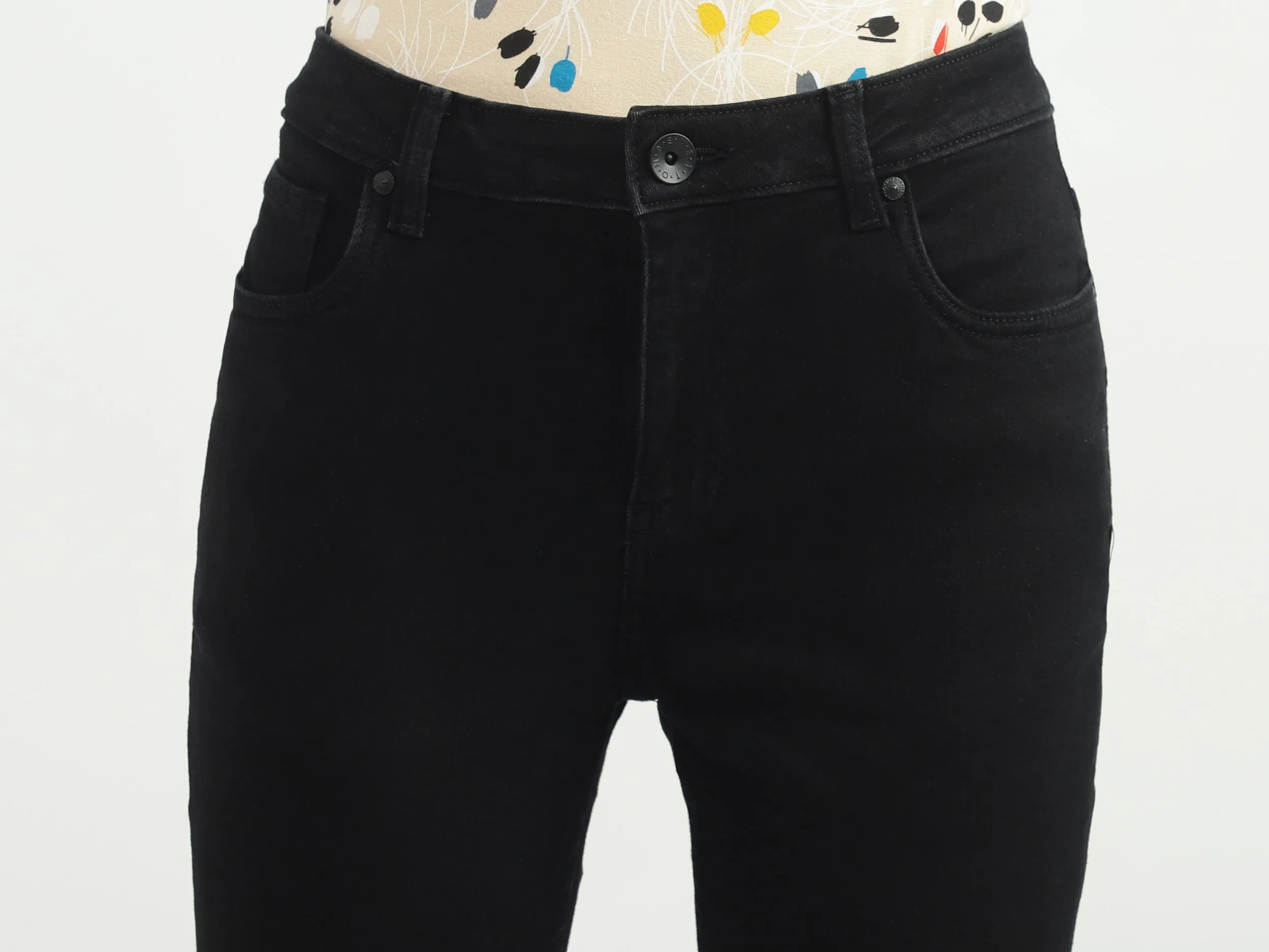 Women Solid Skinny Fit Jeans